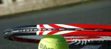 tennis-racket-2259356_1280